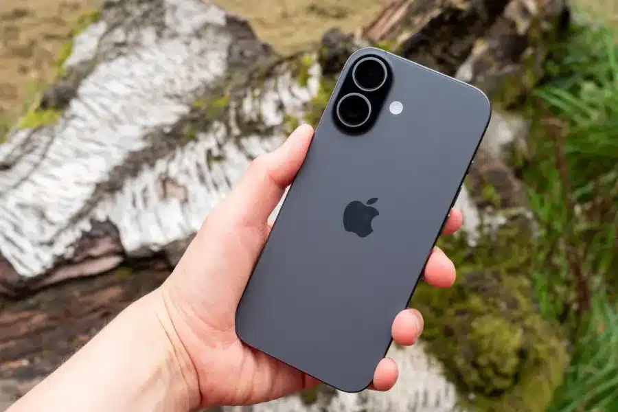 iPhone 17 vs Samsung Galaxy Z Flip 6 – Which One Should You Buy?